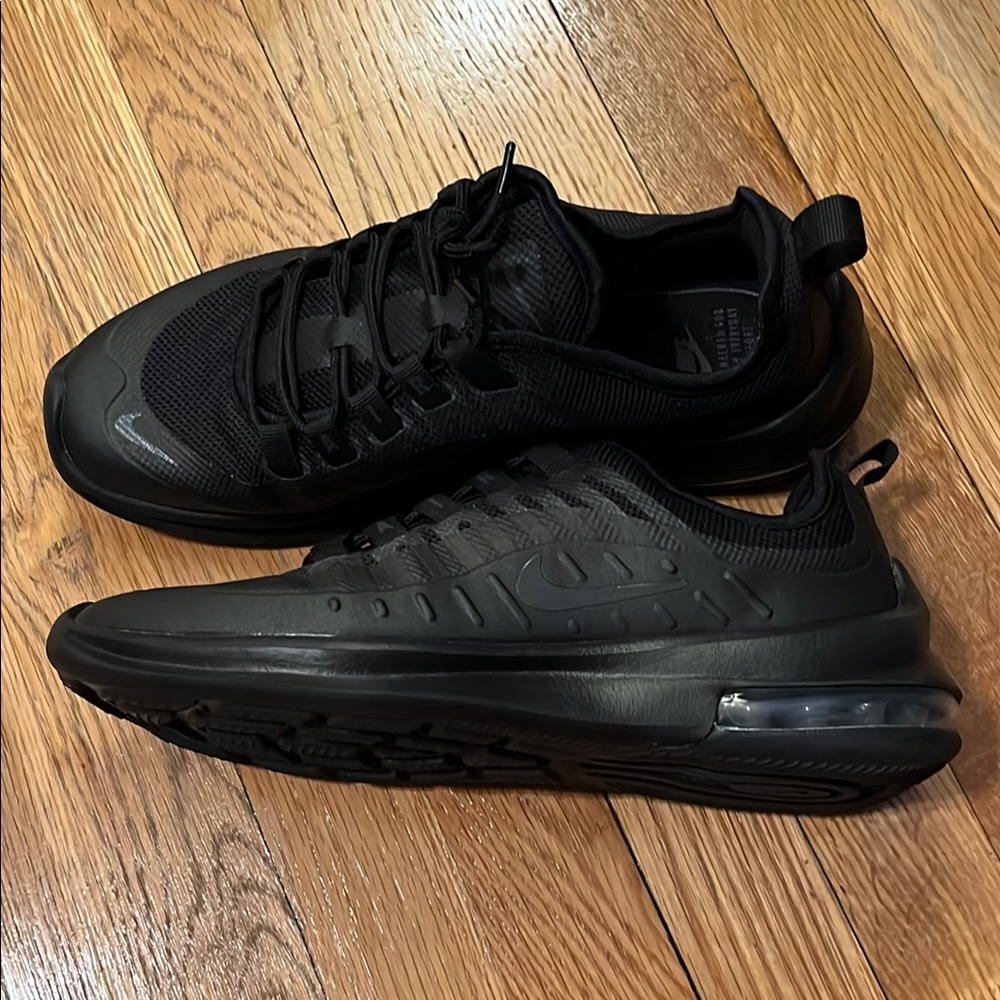 Nike Women's Black Athletic Shoes